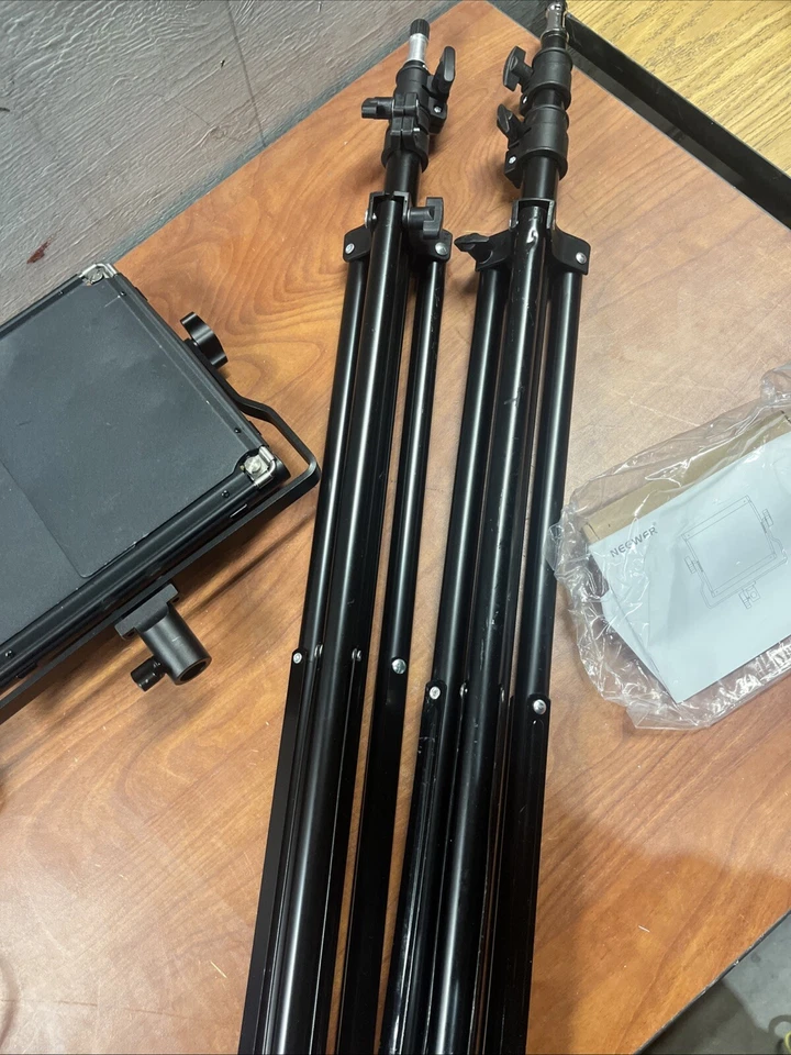 NEEWER Soportes de Iluminación para Fotografía (2) NL660 Kit de Soporte LED Bicolor Foto 2 de 4