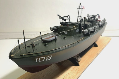 WW2 PT-109 COMMANDED BY LTJG. JOHN KENNEDY- Scale 1:72  PRO-BUILT WITH WOOD BASE
