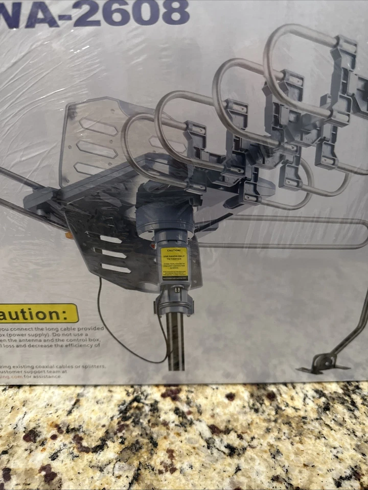 Antena HDTV Exterior Amplificada Modelo: WA-2608+18M Totalmente Nueva con Caja Foto 2 de 4