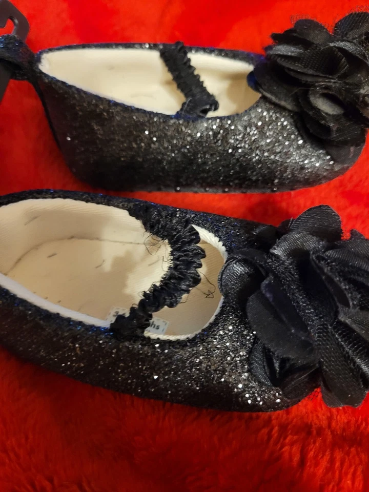 Zapatos elegantes negros para bebés niñas de Baby Essentials envío con descuento Foto 2 de 3