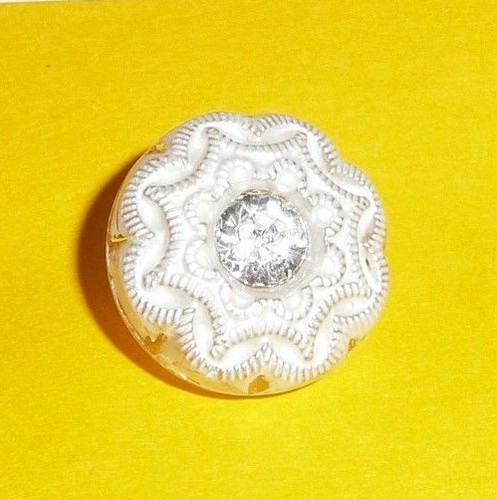 Maravilloso Vidrio Checo Satinado Blanco Pequeño con Botón de Estrás 13mm - Imagen 2 de 4