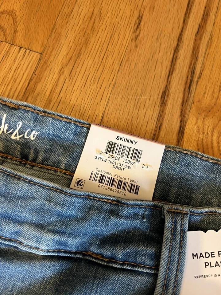 Style&Co jeansWomen's size 22W Skinny Leg Med Wash Blue Denim - Image 2 of 4