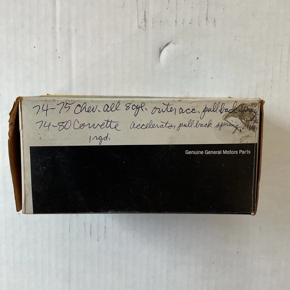 Chevrolet y Corvette Outer Accel 1974-80 2 NOS. Parte de resorte de tracción trasera # 340637 Foto 2 de 3