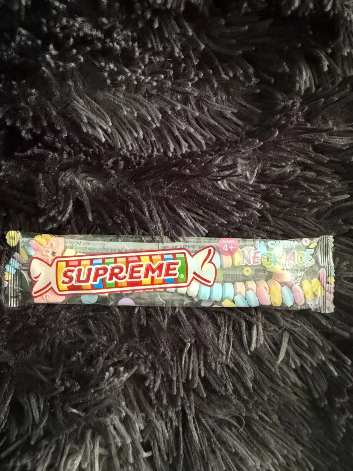 ?Collier Supreme Smarties HypeBeast (PAS ADAPTÉ À LA CONSOMMATION HUMAINE) ��
