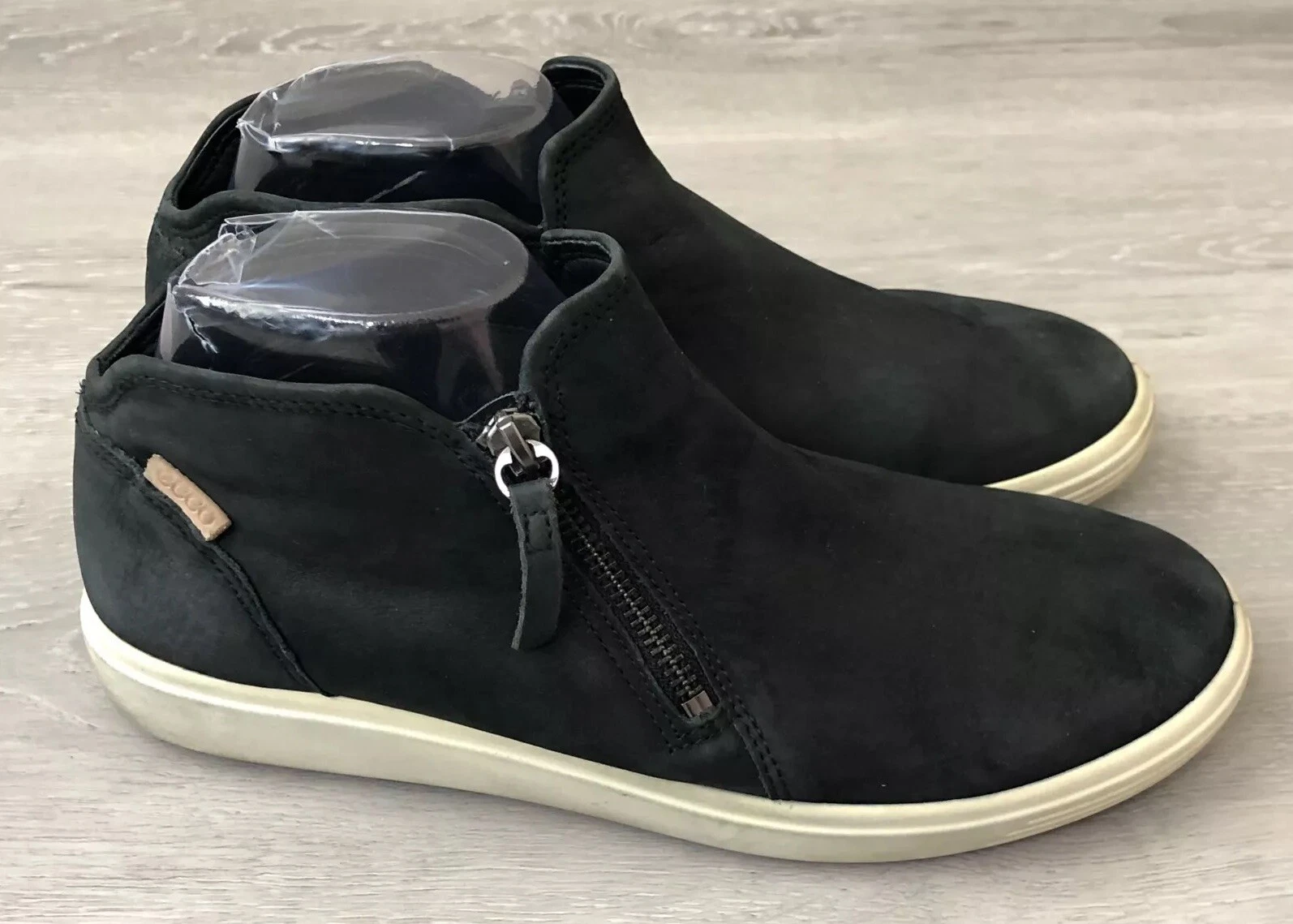 Sneakers donna Ecco Soft 7 US 9 nere in pelle nabuk con zip laterale alla caviglia