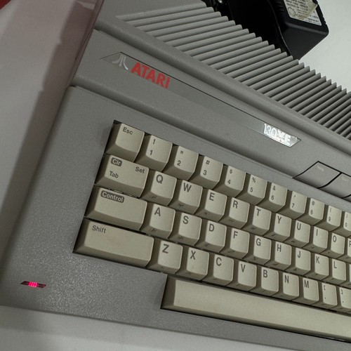 ATARI 130XE Computer MINT in the Box. Complete w/ Power Supply Manuals - Picture 3 of 5
