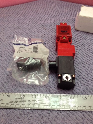 Interruttore di limitazione Telemecanique XCS L566B1 nuovo con scatola - Foto 3 di 12