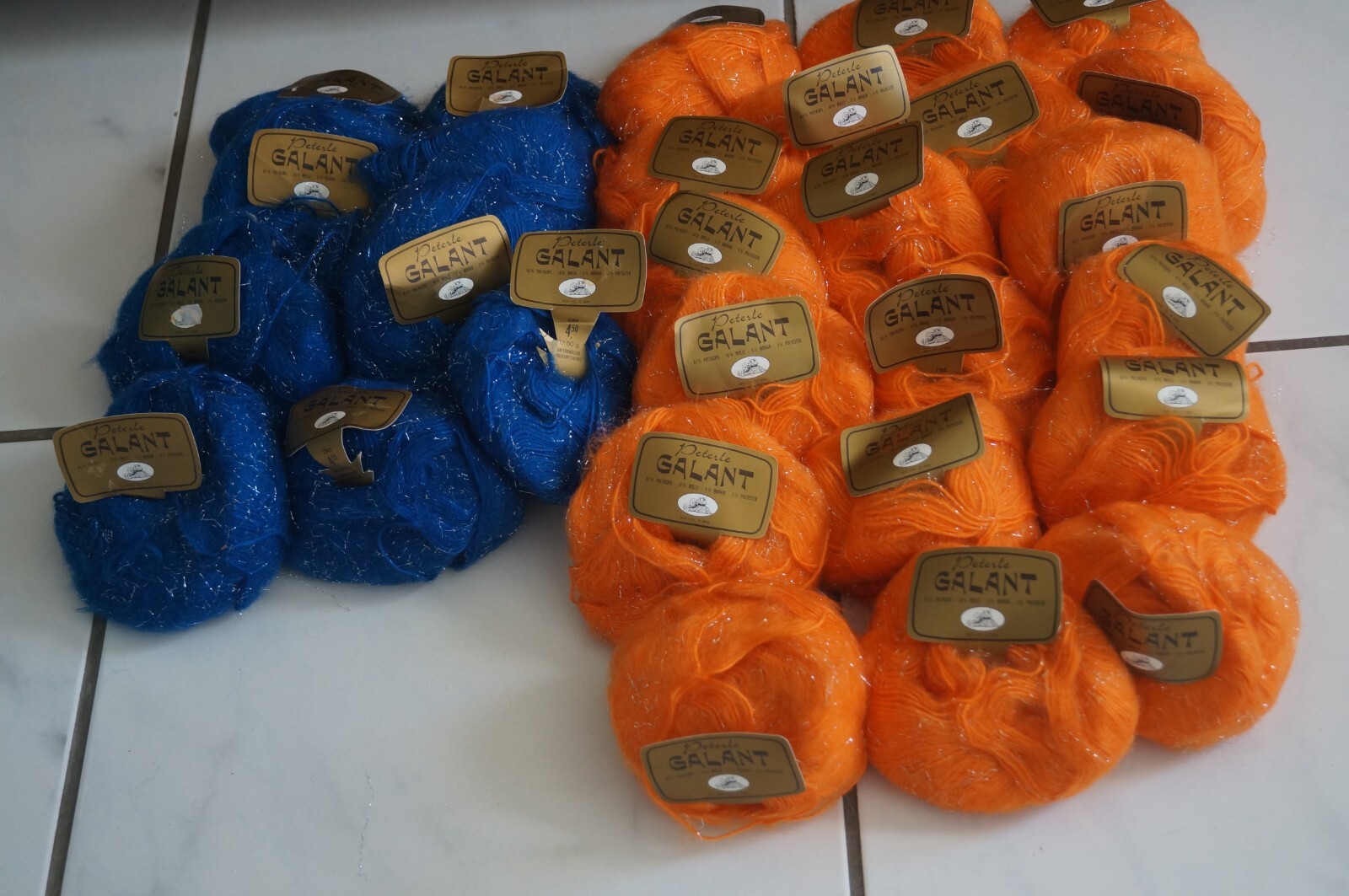 28 Knäul Wolle mit Glitzer von Peterle Galant