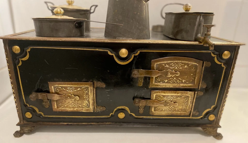 Ancienne cuisinière jouet &ses accessoires en tôle Napoléon III (40 x 26 x18 cm) - Photo 4/4