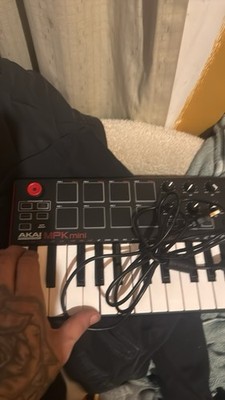 Akai Professional APC Mini MK2 USB Midi Pad Controller for Clip