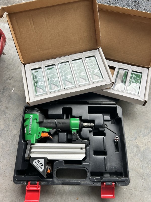 Powernail 2000F 20 Gauge Pneumatic Flooring Nailer Kit w/ Case, 1-1/4 in