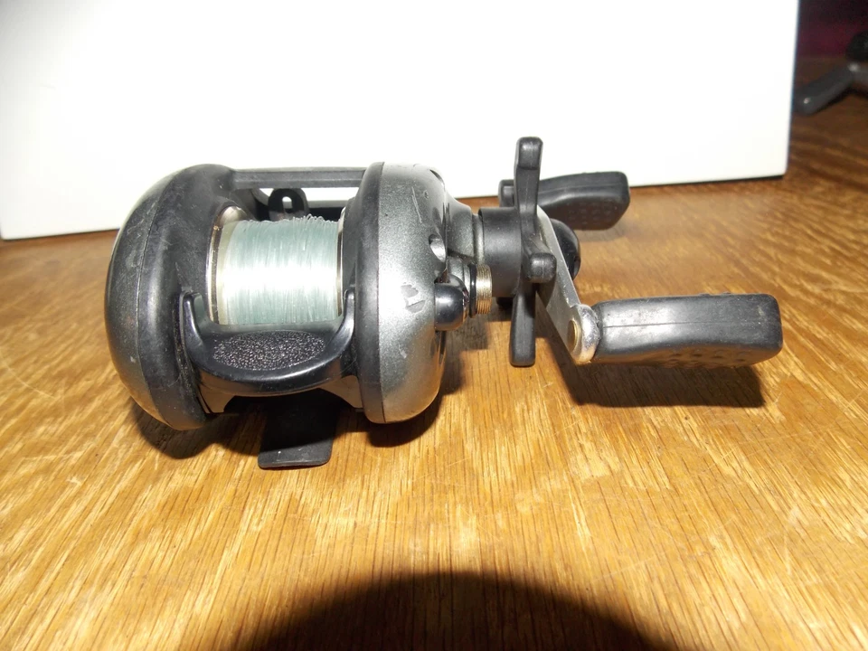 Quantum EX 500CX Baitcast Reel HI-Speed (Missing Cap) Works Great  CLEAN  2/26 - Image 4 of 4
