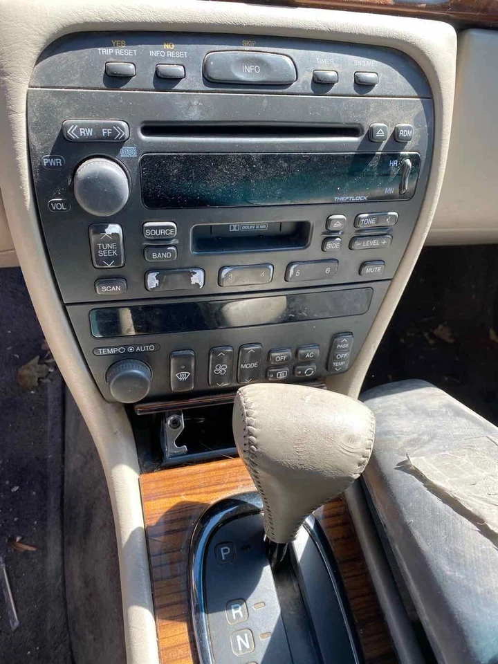 Used Air Cleaner Assembly fits: 1998 Cadillac Deville  Grade A - Image 4 of 4