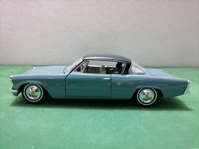 ダイキャストカー1/18 1953 Studebaker STUDEBAKER Starliner 1953 - Vintage diecast 1:18 Scale model