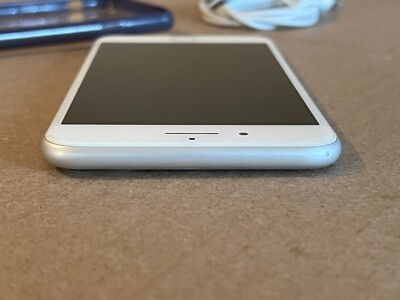 Apple iPhone 8 plus 256GB Silver Unlocked Smartphone (A1864) READ