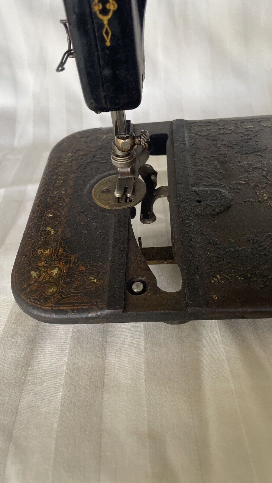 VINTAGE ANTIQUE  SEWING MACHINE  "NEW HOME"  NATIONAL A.M. CO
