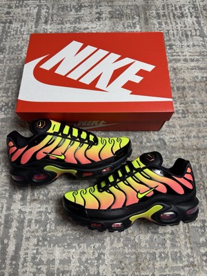air max plus black volt solar red