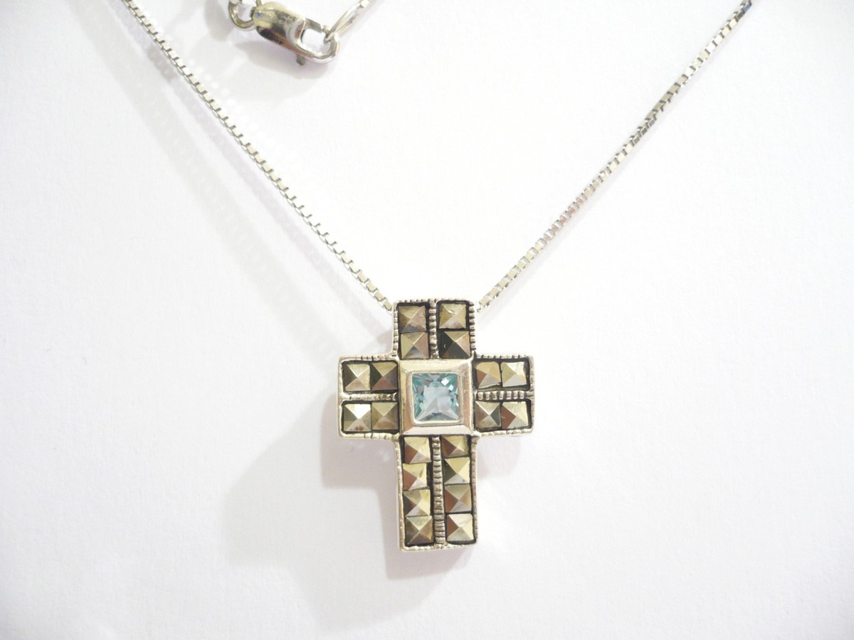 Collana in oro bianco 18Kt 750% con croce e zirconi bianchi da donna