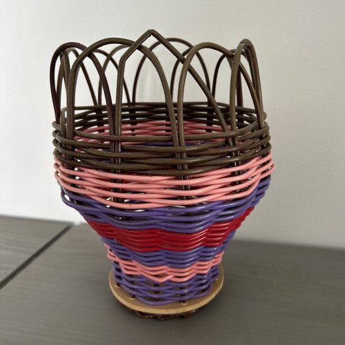 STUNNING VINTAGE WOVEN RATTAN WICKER PICNIC BASKET Pink Purple - Picture 2 of 11