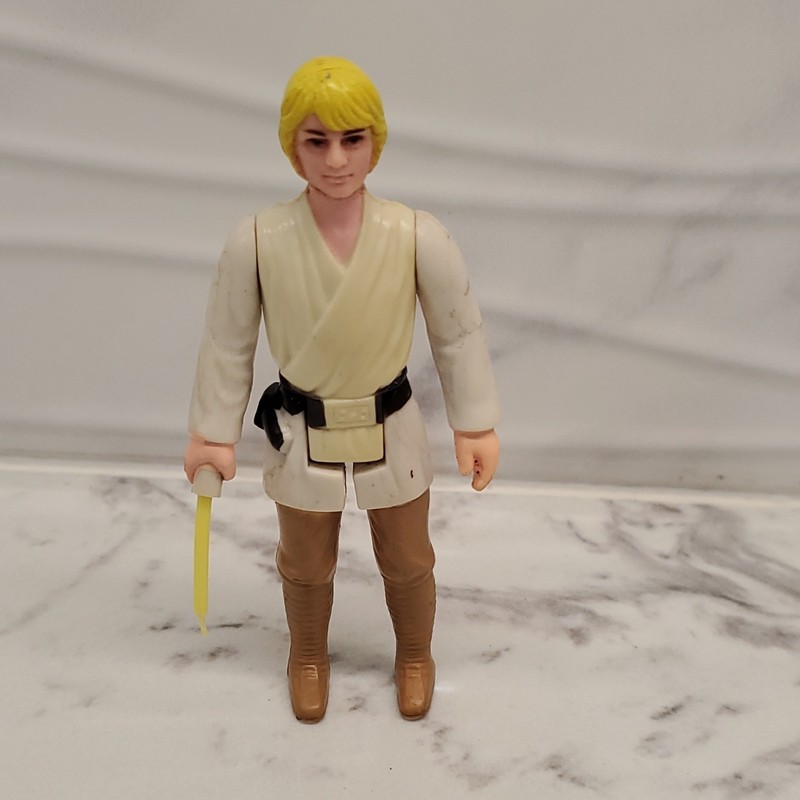 Vintage 1977 Kenner Star Wars Luke Skywalker Action Figure w/ Yellow Lightsaber 