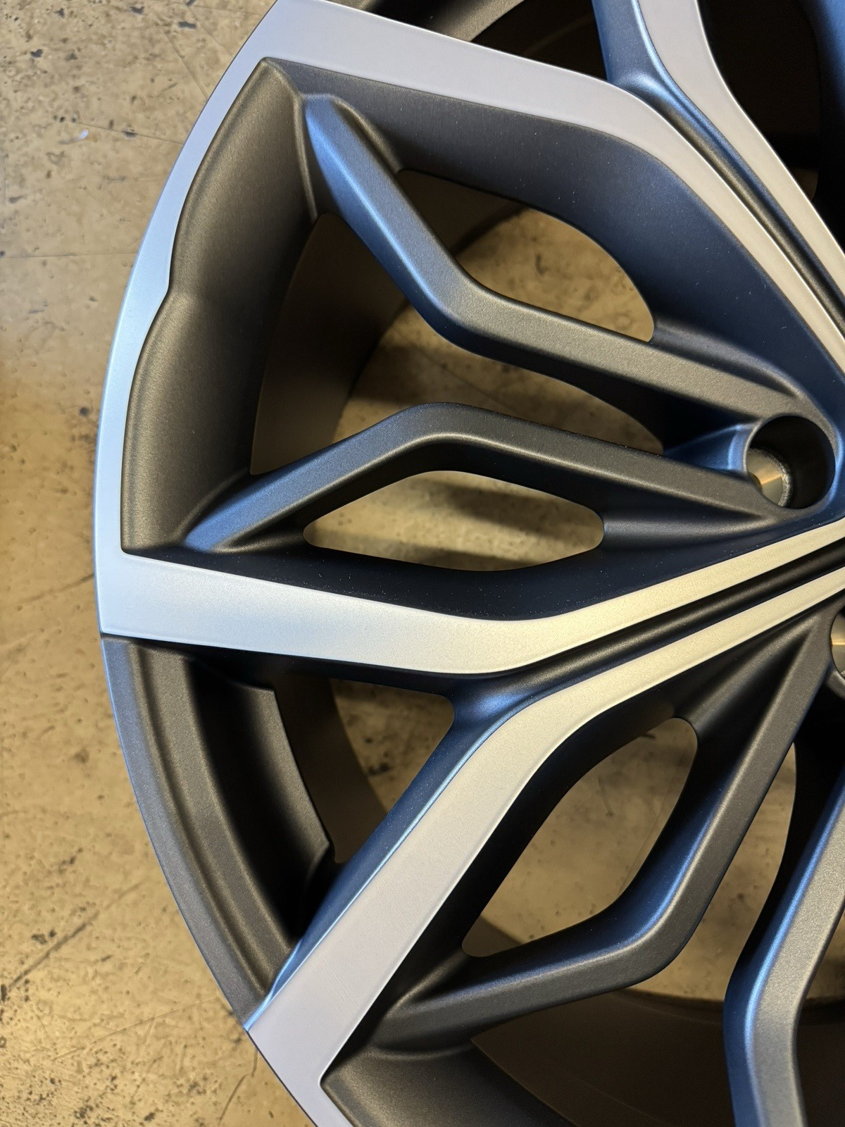 Maserati Levante Wheel P/N 940000896