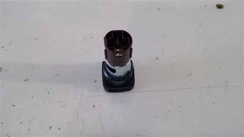 2018-2021 CHEVROLET EQUINOX CENTER CONSOLE POWER OUTLET OEM 84090238 - Image 2 of 4