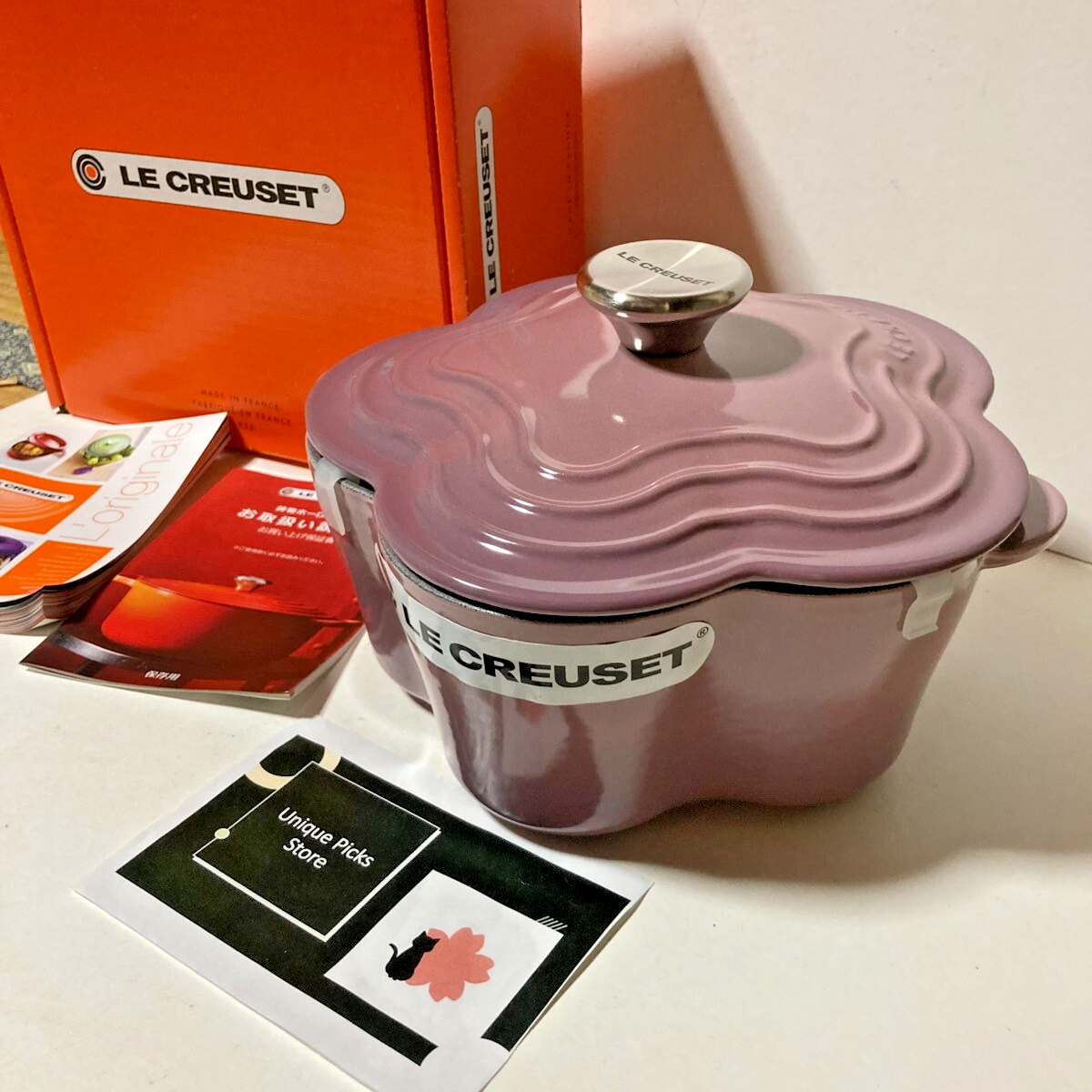 LE CREUSET フラワー　レッド 約20cm Le Creuset Flower Cocotte 2.25QT 20cm - BERRY – LittleLuxeOfLife