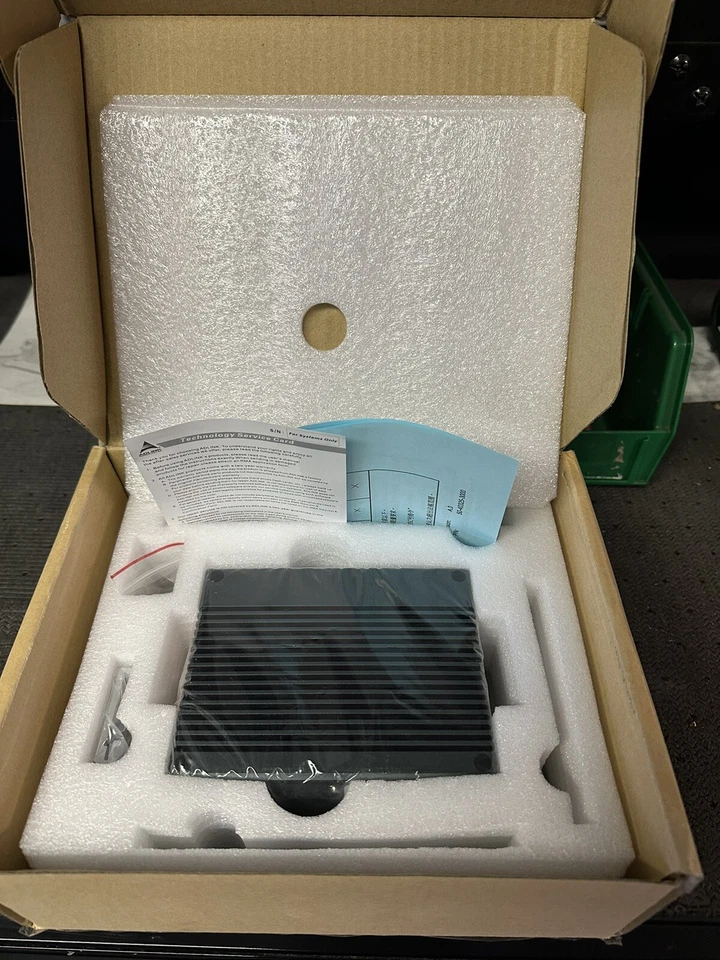 Computadora de escritorio integrada ADlink sin ventilador Intel E3950 8 GB 128 GB SSD MXE-211 Foto 2 de 4