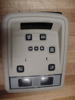 2004 Lincoln Town Car overhead console dome map light Homelink FN145 04STD BUR