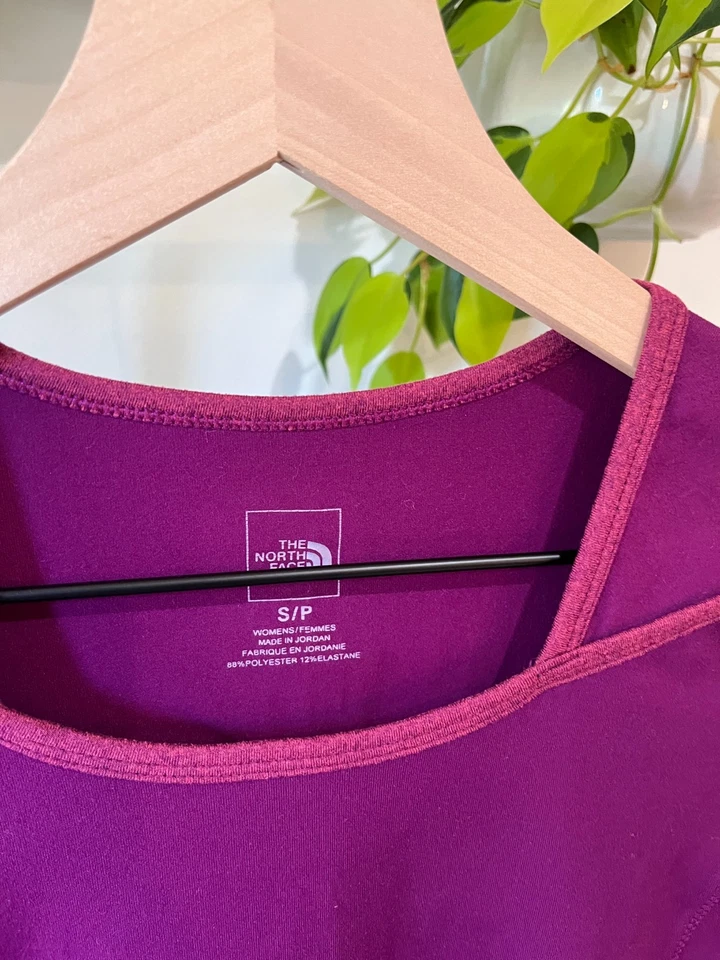 Top de rendimiento para mujer The North Face S magenta elástico manga larga ropa deportiva Foto 2 de 4