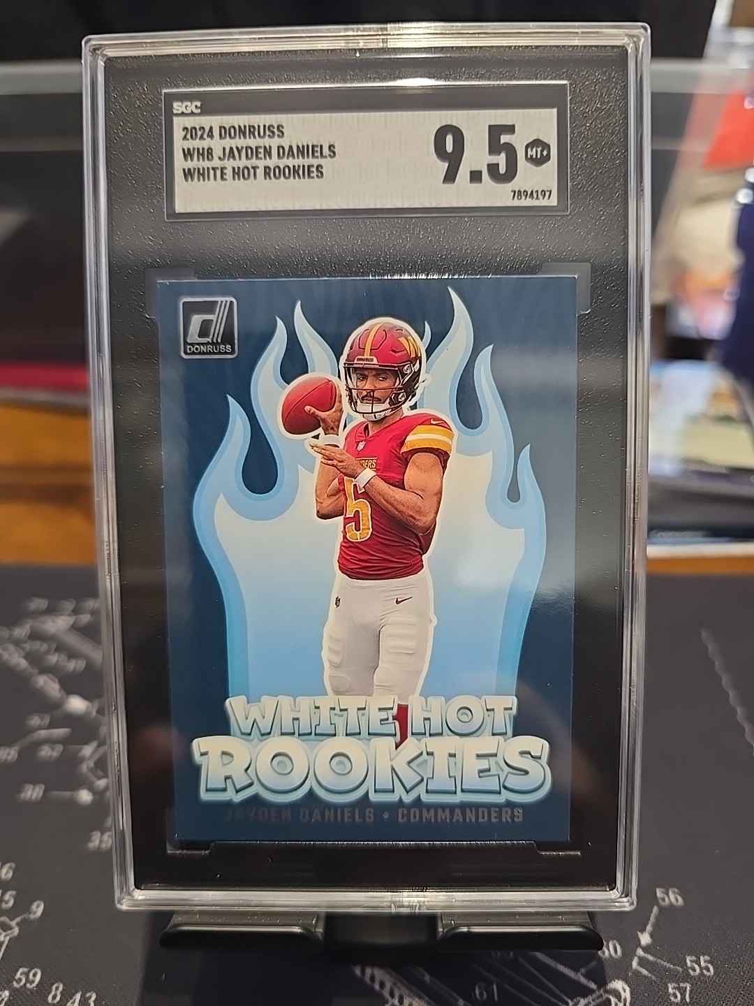 2024 PANINI DONRUSS WHITE HOT ROOKIES #WH8 JAYDEN DANIELS SGC 9.5
