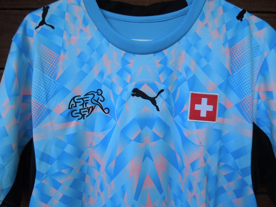 Camiseta de fútbol de la Selección Suiza, edición AWY, grande, Puma, 25/26 Foto 2 de 4