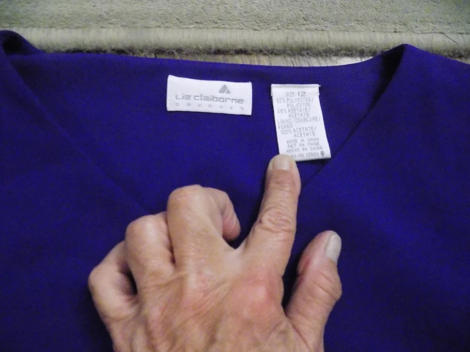 De Colección Liz Claiborne 2 piezas Falda Traje Chaqueta Larga Botón Lazo Blazer Púrpura talla 12 Usado en Excelente Condición Foto 3 de 4