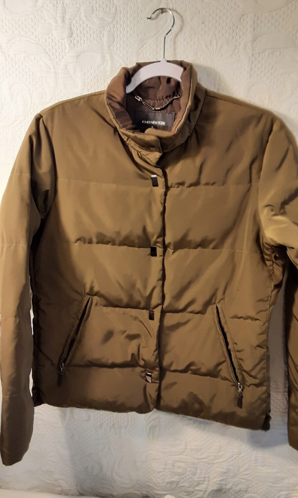 OLIVE GREEN SHORT PUFFER COAT SIZE 