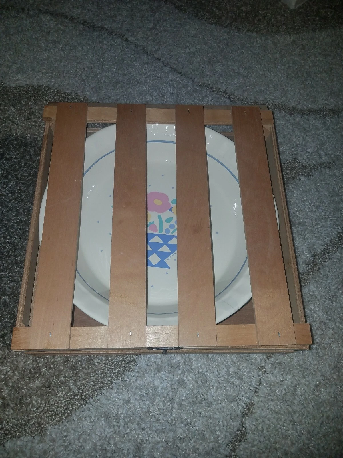 VINTAGE-AUNTIE EM PIE / QUICHE DISH--1986 with carrying crate