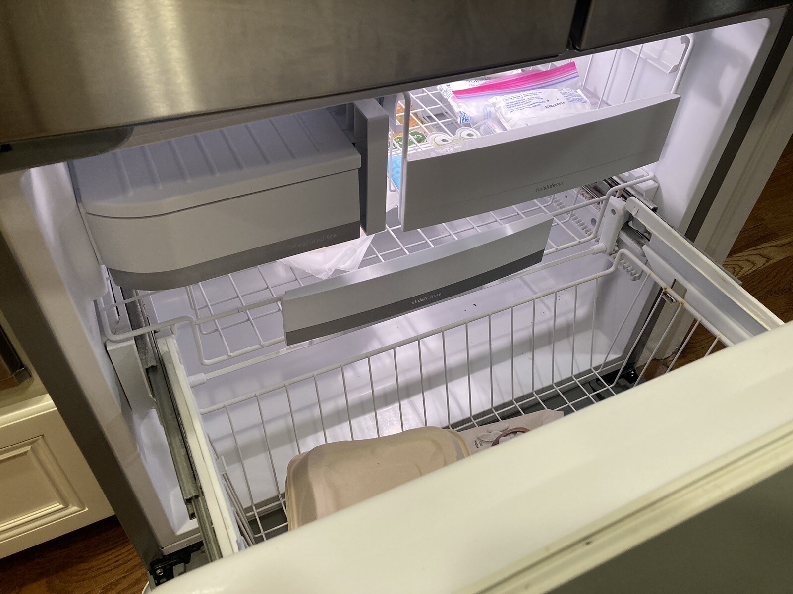 GE PROFILE 22.2 Cu Ft Bottom-freezer Refrigerator With Internal