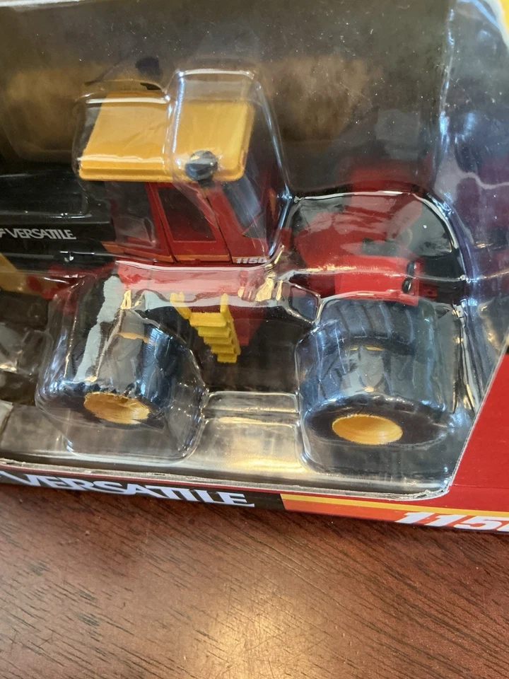 Vintage 2012 1/64 Top Shelf Replicas Versatile 1150 Diecast Tractor W/Duals - Image 3 of 4