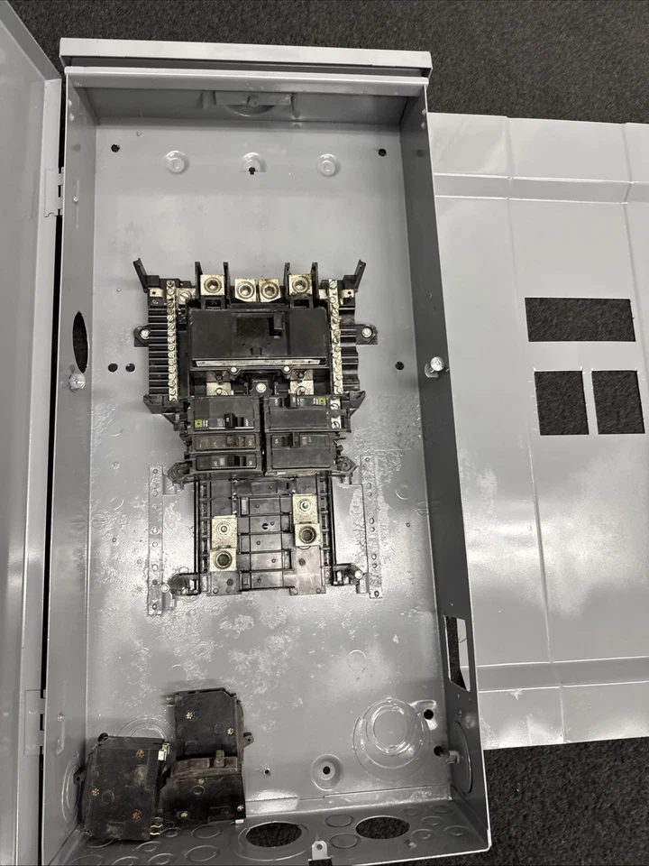 Панель Square D 200 А 8 пространств с выключателями и основной 120/20/240 В 200 А - Изображение 3 из 4