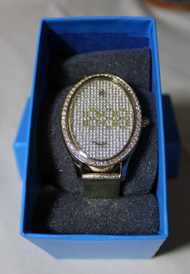 Victoria Wieck Beverly Hills Vintage Crystal Watch Gold  display picture 2