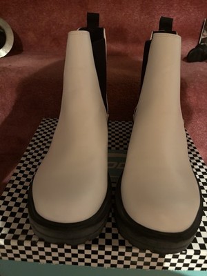 Women s Boots.