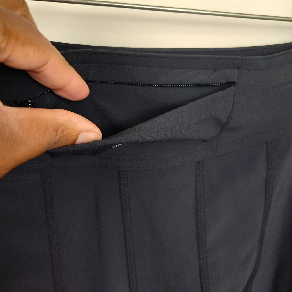 Athleta Womens Athletic Tennis Skirt Size 6 with Built-In Shorts and Zip Pocket