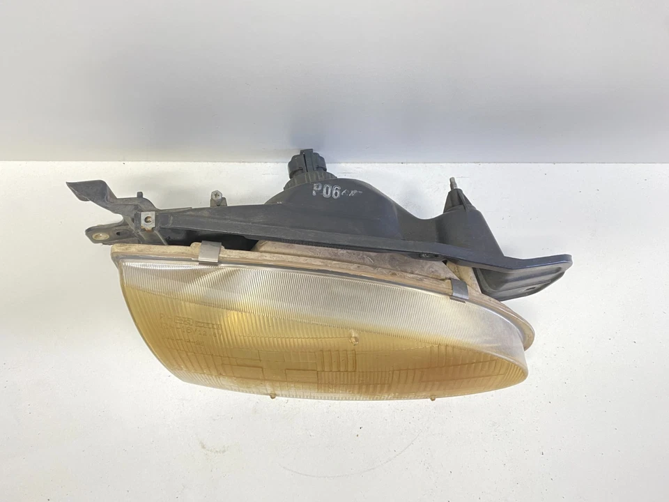 95-97 HYUNDAI ACCENT RIGHT PASSENGER SIDE HEAD LIGHT HEAD LAMP OEM, 114-58423 - Image 3 of 4