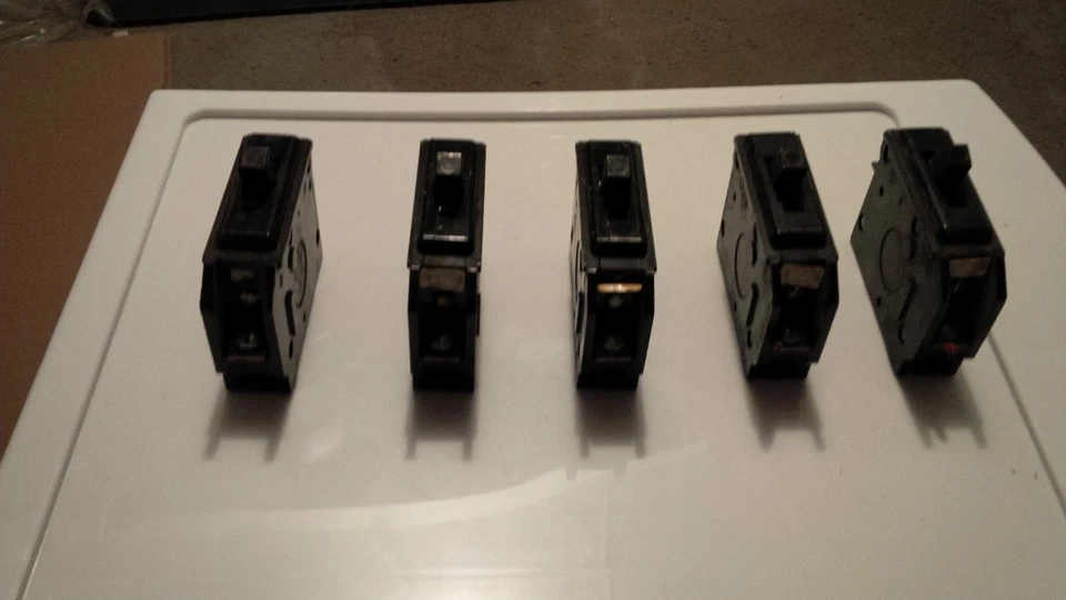 5 Taylor CGQ 1 polo 15A Breakers Crouse Hinds LEER DESCRIPCIÓN ENVÍO GRATUITO Foto 2 de 2