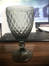 (ONE) EMBOSSED, BEVEL 9.5 oz GREY EMBOSSED GOBLET STEM GLASS DISHWASHER SAFE