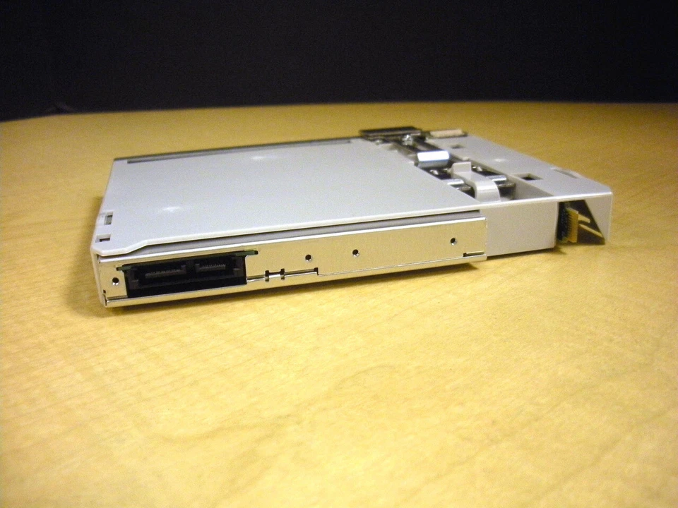 Grabadora de DVD/CD ROM Sun 541-3493 8X SATA X8325A Foto 3 de 4