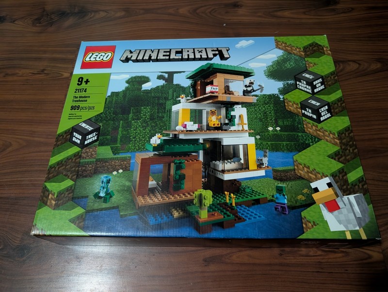 LEGO 21174 Minecraft The Modern Treehouse New/Sealed/Retired