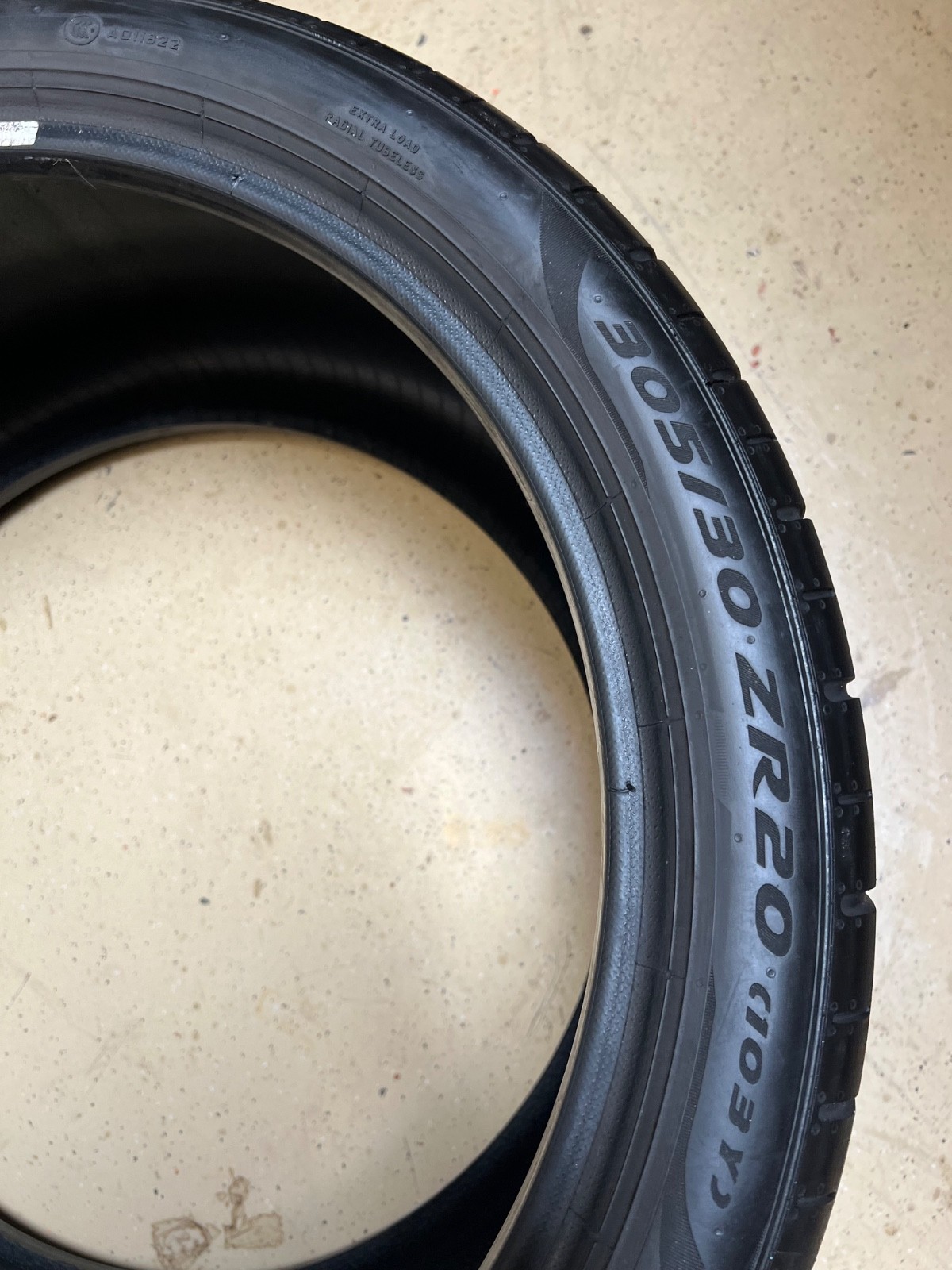 1 - NO REPAIRS 305/30ZR20 XL (103Y) Pirelli P Zero PZ4 (L) Lamborghini - 2039