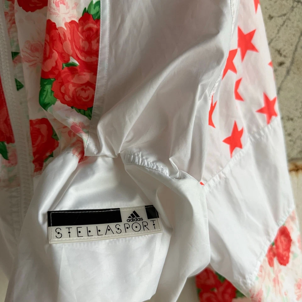 Chaqueta cortavientos Stella McCartney Adidas STELLASPORT Star Roses Foto 2 de 4