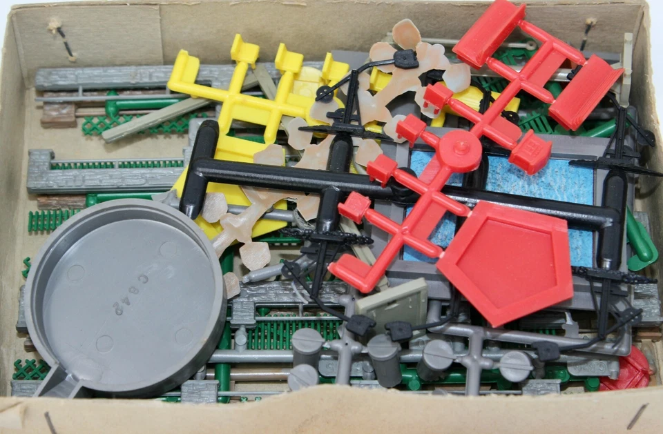 HO Scale Kibri Bausatz 8092 Suburban Scenery - Open Box - image 3 of 4