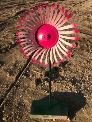 22'' Recycled All metal 2 tone light pink and pink flower garden stake yard art